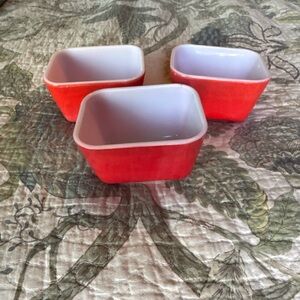 Set of Red and White Square Bowls